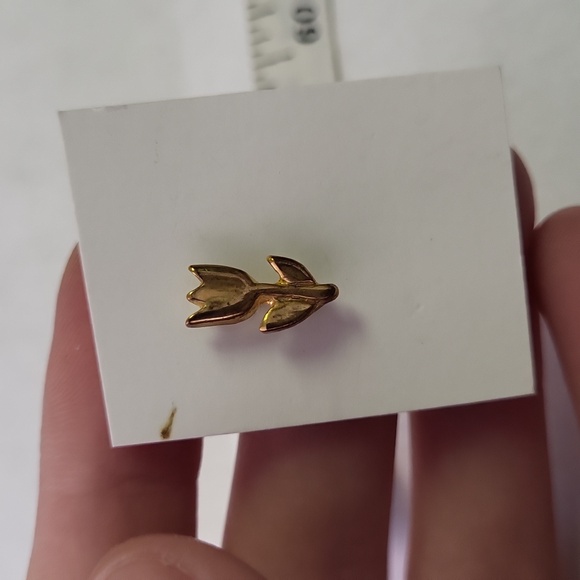 Mini Tulip Flower Pin For Spring - Picture 2 of 4